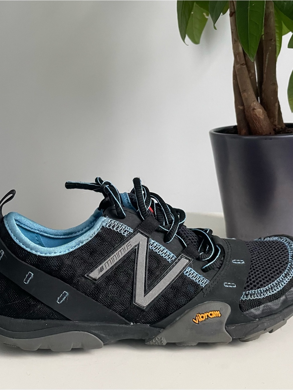 Women Size 8 New Balance Minimus 10v1 Black Blue Barefoot Trail Running Shoes